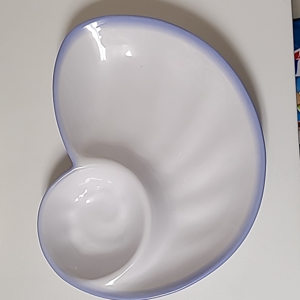 Chip and dip bowl